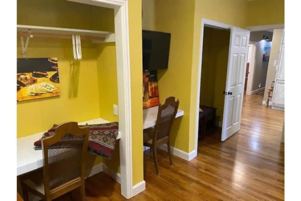 Stockyards!-1 Block Away ! Cowboy Cottage Sleeps 9 Fort Worth Exterior photo